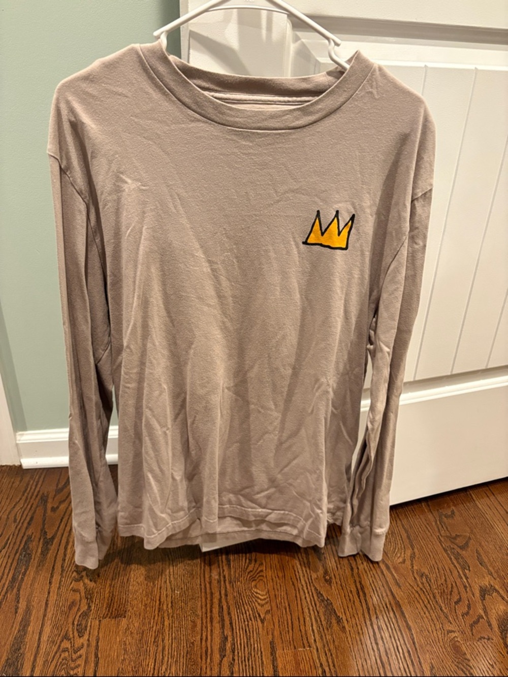 Hollister Long-Sleeve Crewneck Shirt in Taupe with Yellow Crown Patch